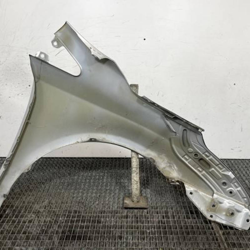 Aile avant gauche TOYOTA AVENSIS 3 Photo n°4