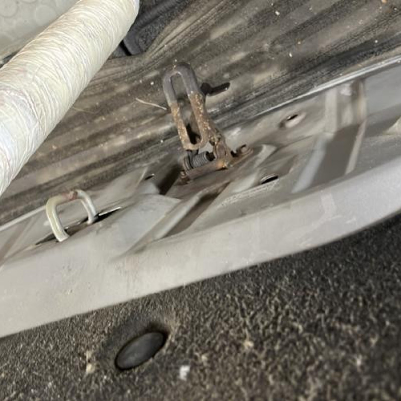 Capot TOYOTA AVENSIS 3 Photo n°7