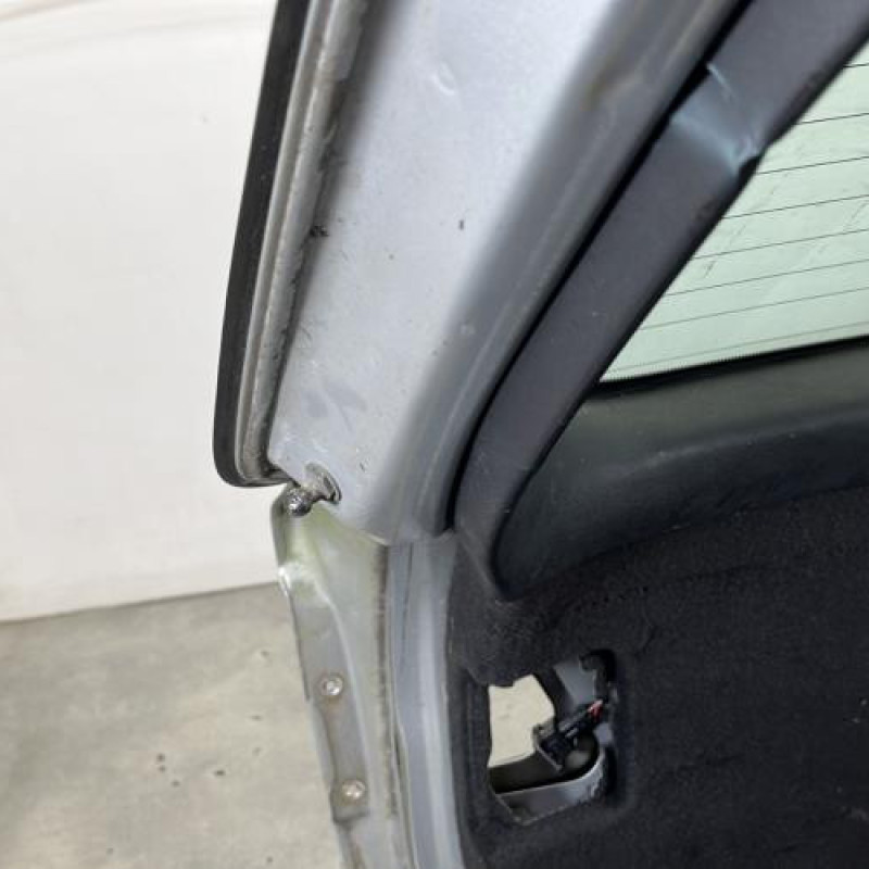 Malle/Hayon arriere TOYOTA AVENSIS 3 Photo n°9