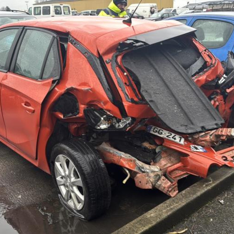 Vitre arriere droit OPEL CORSA F Photo n°7
