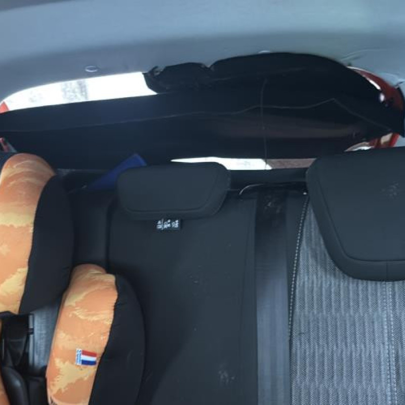 Vitre arriere droit OPEL CORSA F Photo n°19