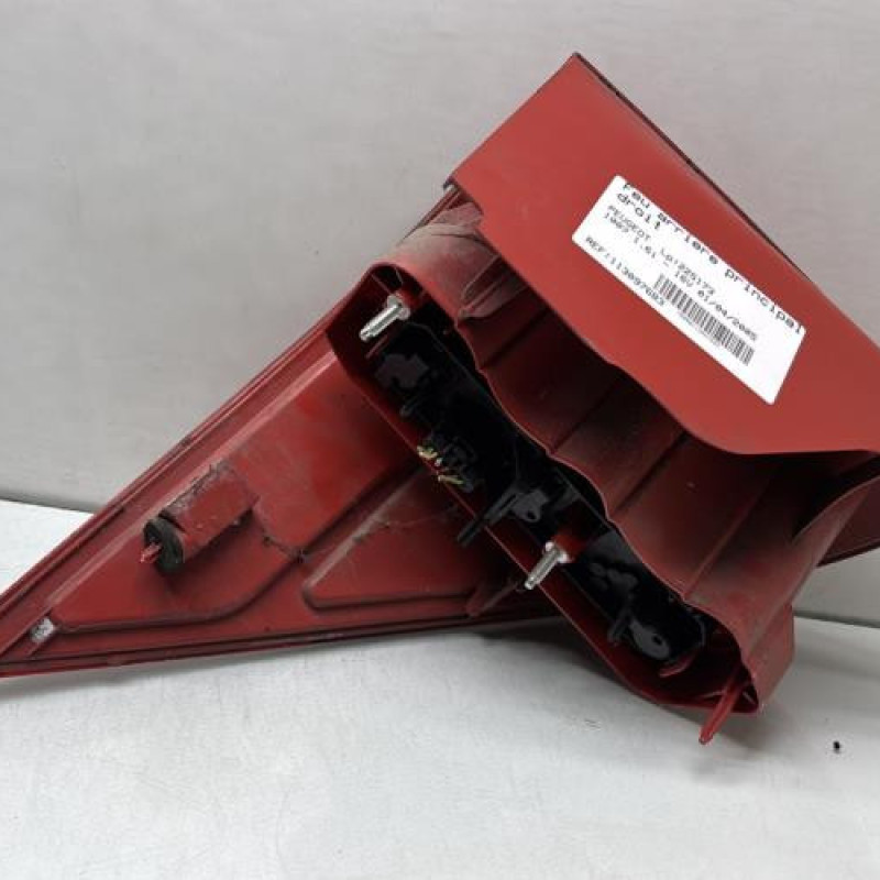 Feu arriere principal droit (feux) PEUGEOT 1007 Photo n°2