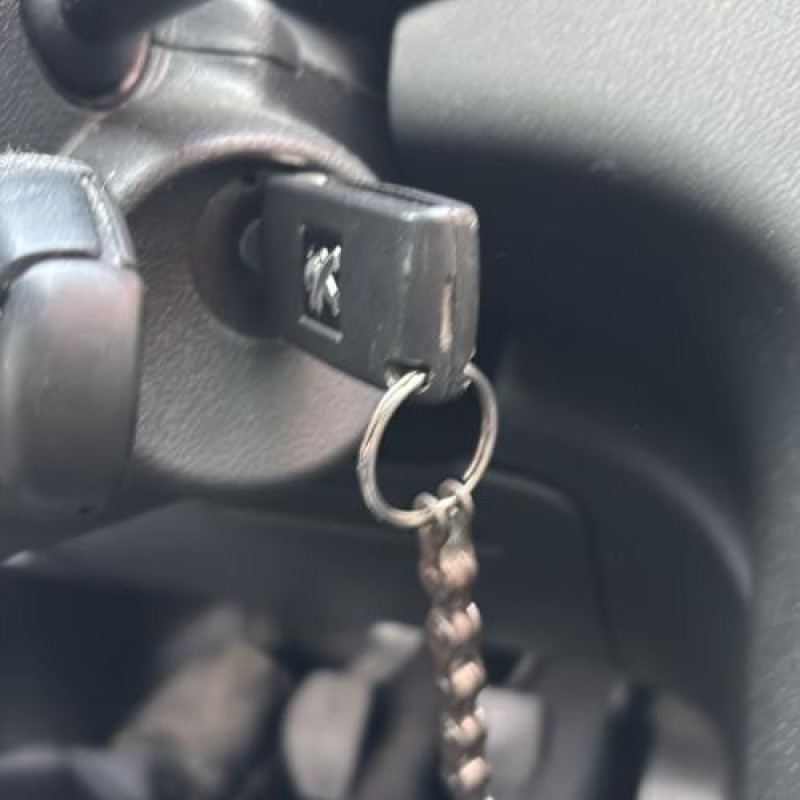 Vitre arriere droit PEUGEOT 5008 1 Photo n°8