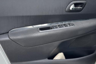 Vitre arriere droit PEUGEOT 5008 1