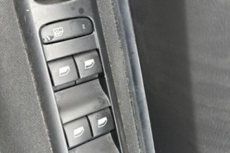Vitre arriere droit PEUGEOT 5008 1