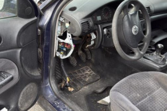 Optique avant secondaire gauche (feux)(clignotant) VOLKSWAGEN PASSAT 4