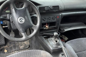 Optique avant secondaire gauche (feux)(clignotant) VOLKSWAGEN PASSAT 4