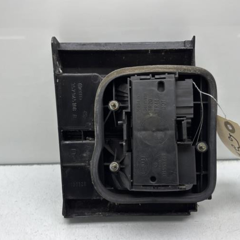 Feu arriere secondaire droit (feux) VOLKSWAGEN PASSAT 3 Photo n°2