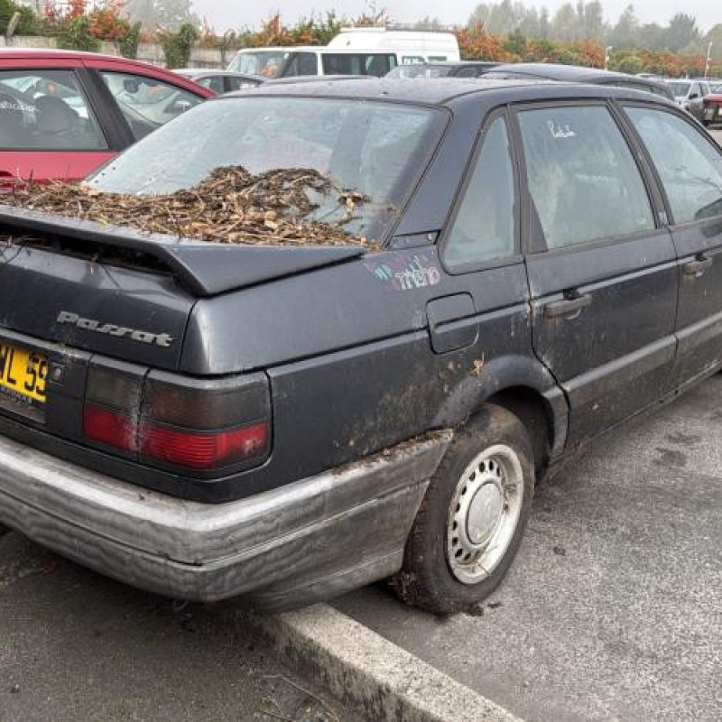 Feu arriere secondaire droit (feux) VOLKSWAGEN PASSAT 3 Photo n°8