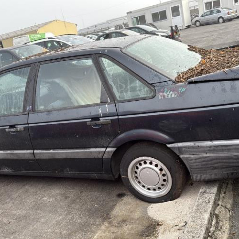 Feu arriere secondaire droit (feux) VOLKSWAGEN PASSAT 3 Photo n°11