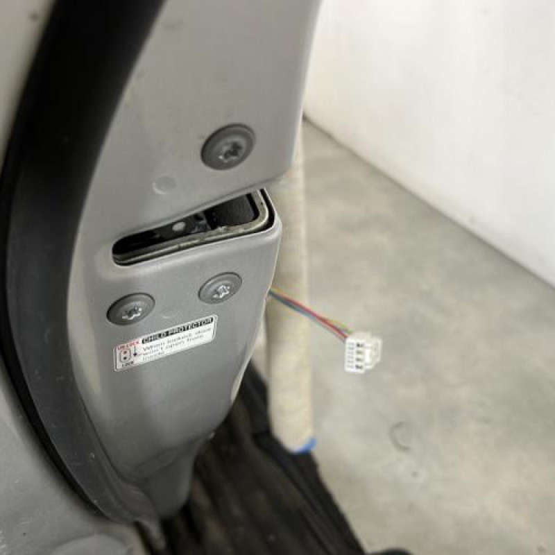 Porte arriere gauche TOYOTA AVENSIS 3 Photo n°3