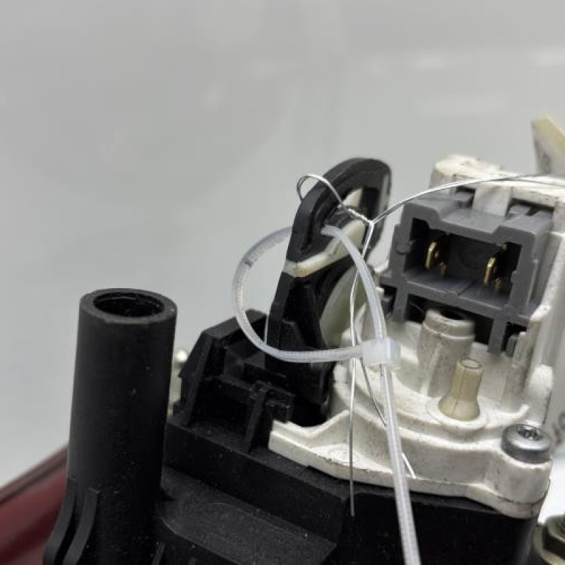 Bouton de coffre RENAULT CLIO 2 Photo n°3