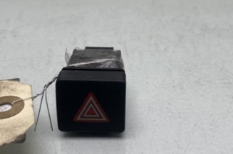 Bouton de warning AUDI A4 4 Photo n°1