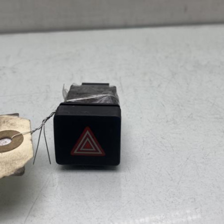Bouton de warning AUDI A4 4 Photo n°1