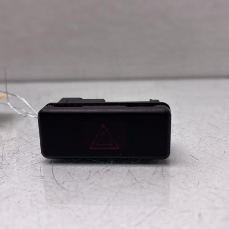 Bouton de warning BMW SERIE 5 E39 Photo n°1