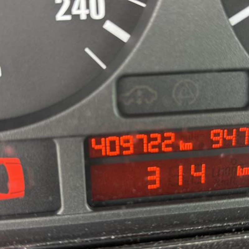 Bouton de warning BMW SERIE 5 E39 Photo n°14