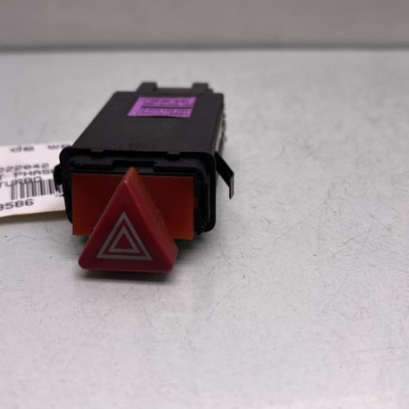 Bouton de warning AUDI A6 2 Photo n°1