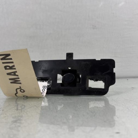 Bouton de coffre PEUGEOT 508 1 Photo n°1