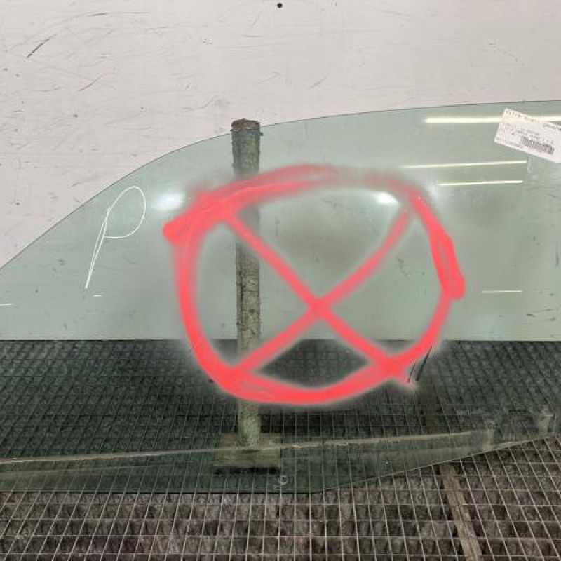 Vitre avant gauche RENAULT CLIO 2 CAMPUS Photo n°1