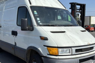 Vitre avant droit IVECO DAILY 3
