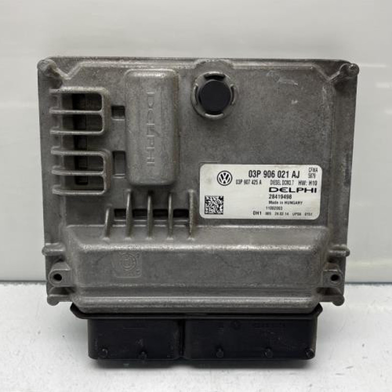 Calculateur moteur VOLKSWAGEN POLO 5 Photo n°1