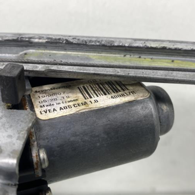 Leve vitre electrique avant gauche PEUGEOT 1007 Photo n°10