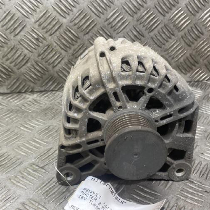 Alternateur RENAULT MASTER 3 Photo n°1