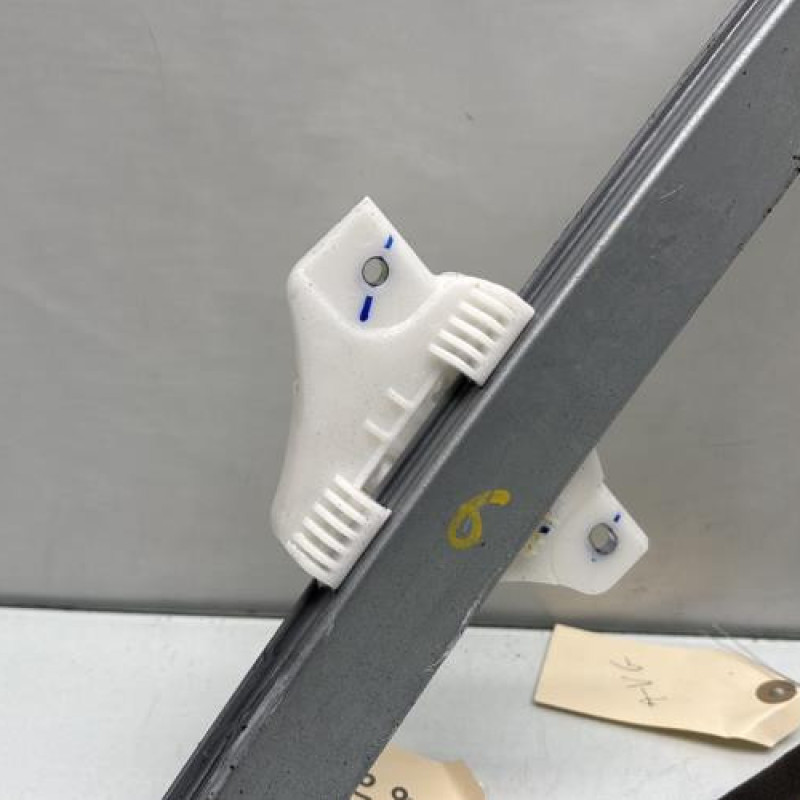 Leve vitre electrique avant gauche HYUNDAI I 20 2 Photo n°6