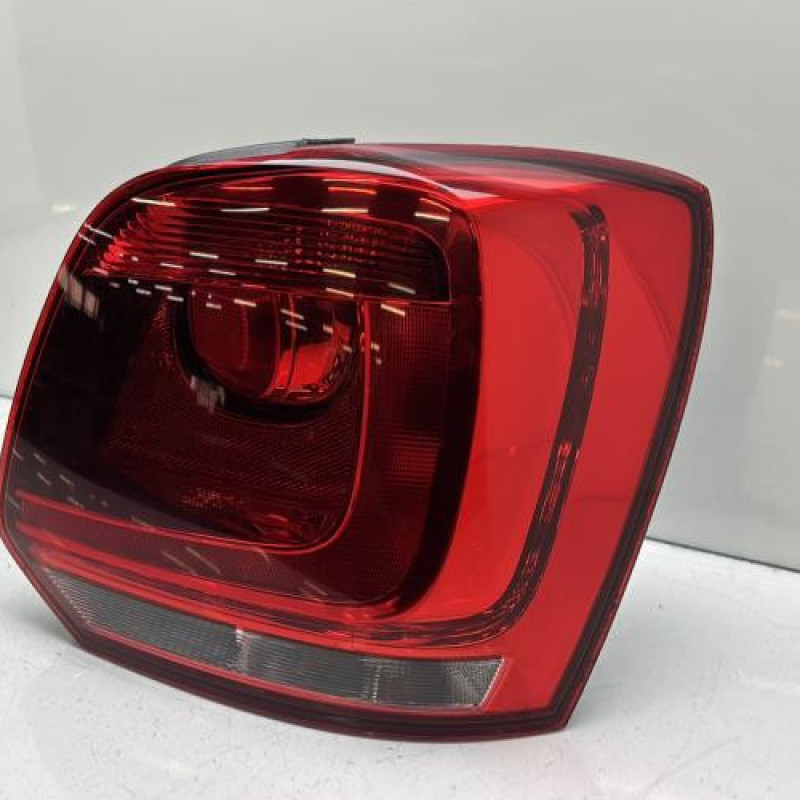 Feu arriere principal droit (feux) VOLKSWAGEN POLO 5 Photo n°2