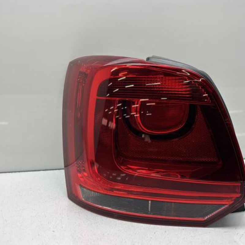 Feu arriere principal gauche (feux) VOLKSWAGEN POLO 5 Photo n°1