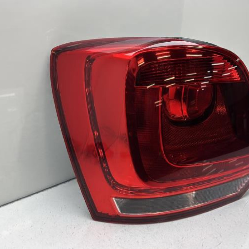 Feu arriere principal gauche (feux) VOLKSWAGEN POLO 5 Photo n°2