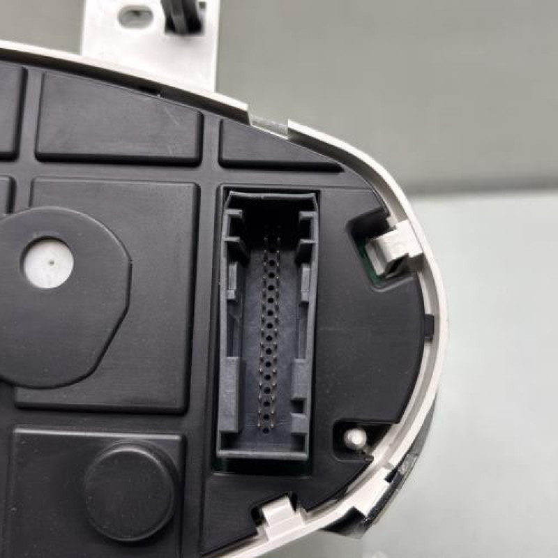 Compteur FORD FIESTA 6 Photo n°4