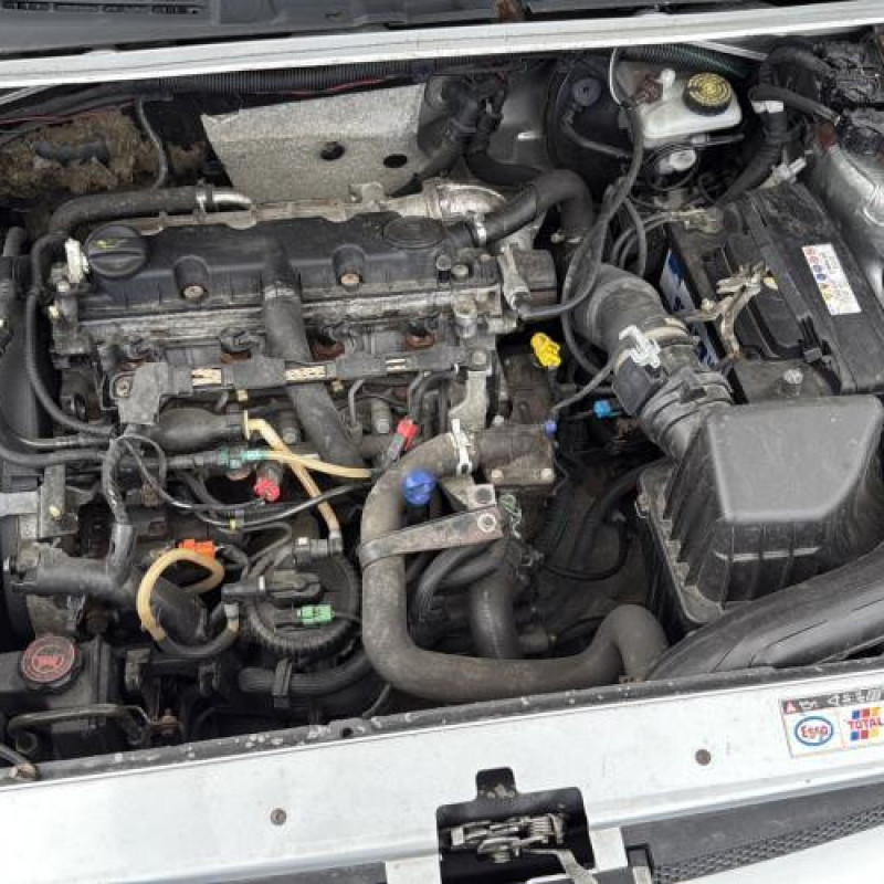 Calandre PEUGEOT PARTNER 1 Photo n°15