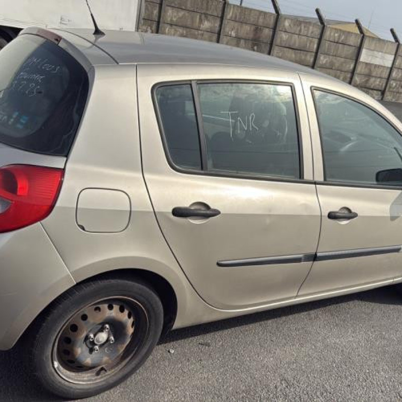 Bras essuie glace arriere RENAULT CLIO 3 Photo n°10