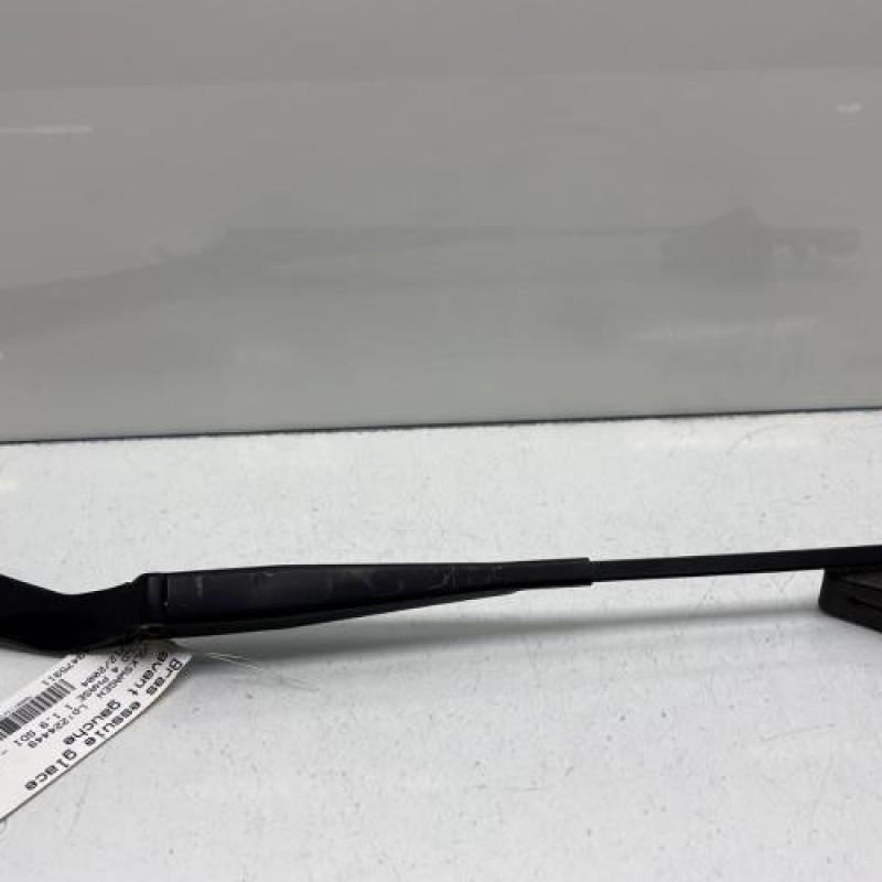 Bras essuie glace avant gauche VOLKSWAGEN POLO 4 Photo n°1