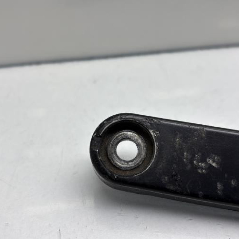 Bras essuie glace avant gauche VOLKSWAGEN POLO 4 Photo n°2