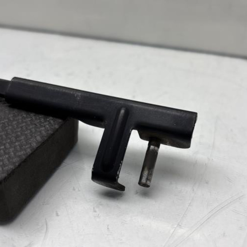 Bras essuie glace avant gauche VOLKSWAGEN POLO 4 Photo n°3