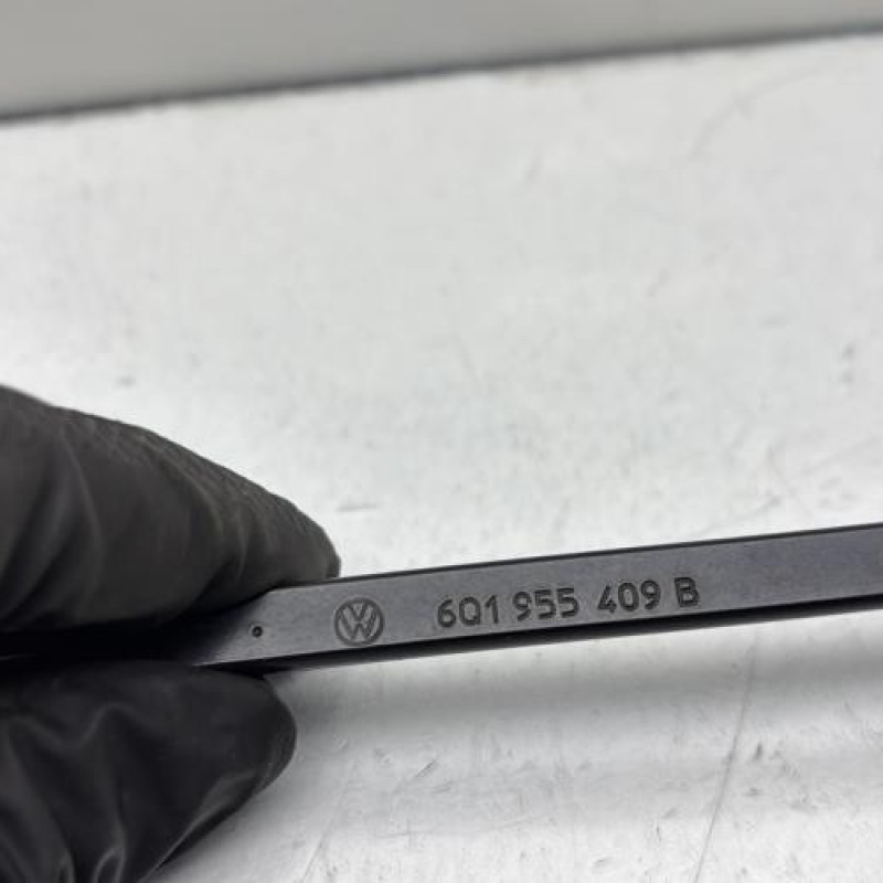 Bras essuie glace avant gauche VOLKSWAGEN POLO 4 Photo n°6