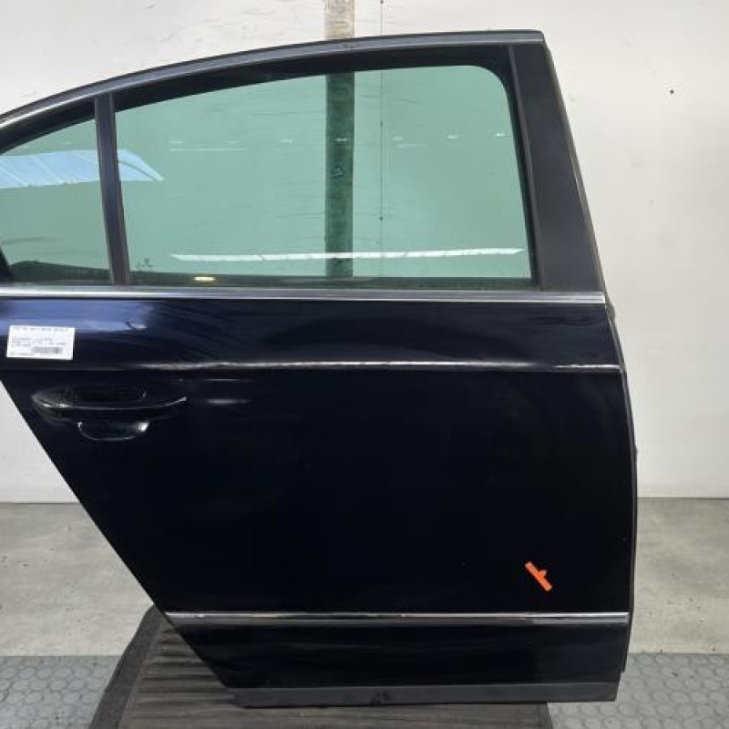Porte arriere droit VOLKSWAGEN PASSAT 5 Photo n°1