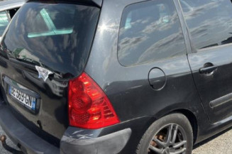 Pare choc arriere PEUGEOT 307