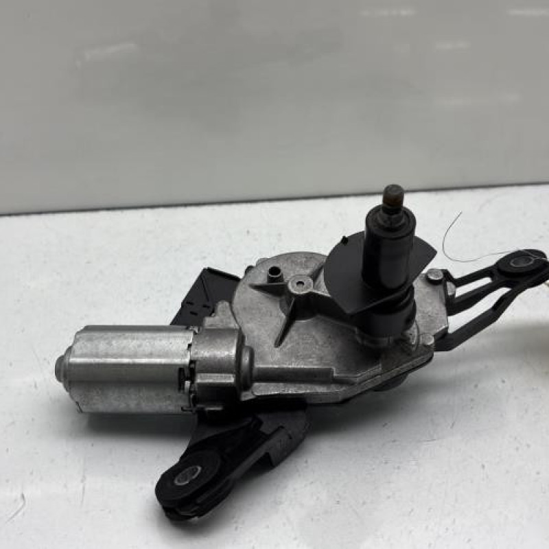 Moteur essuie glace arriere TOYOTA YARIS 2 Photo n°1