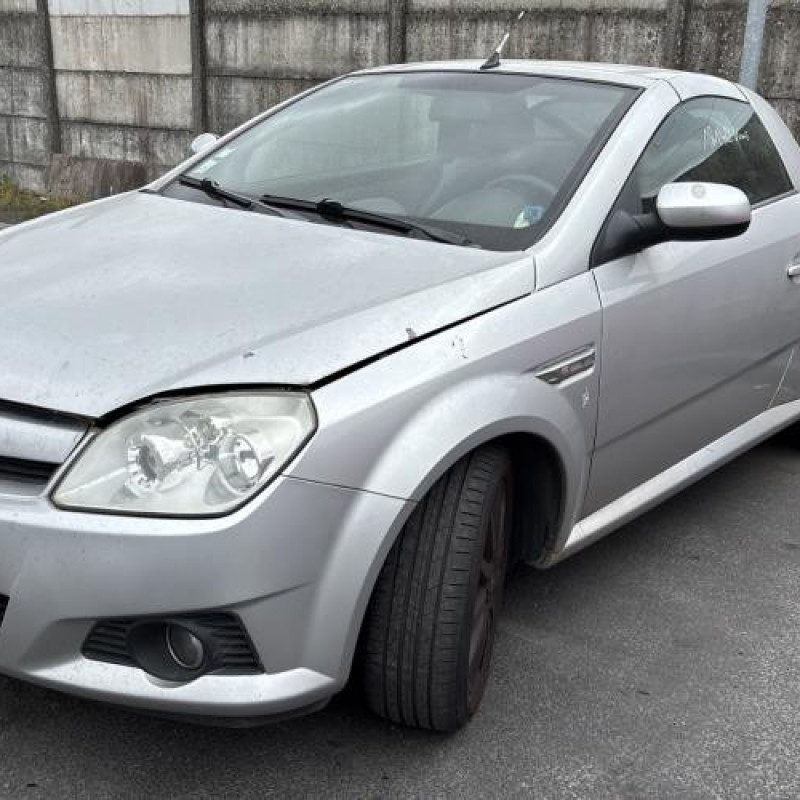 Pare choc arriere OPEL TIGRA 2 Photo n°7