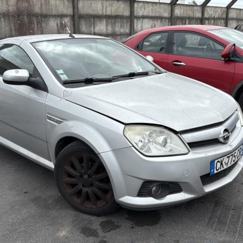 Pare choc arriere OPEL TIGRA 2 Photo n°8