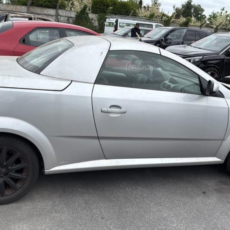 Pare choc arriere OPEL TIGRA 2 Photo n°13
