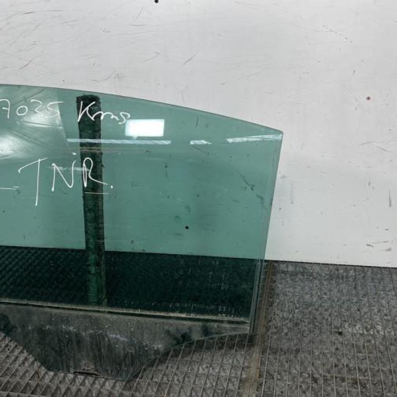 Vitre arriere gauche VOLKSWAGEN PASSAT 5 Photo n°3