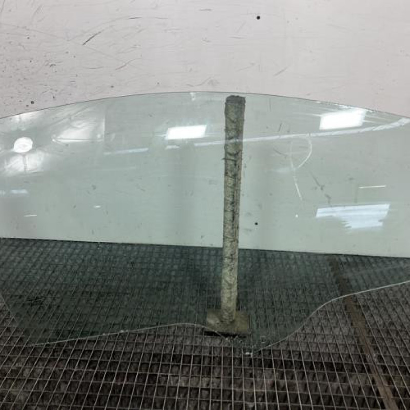 Vitre avant droit FIAT GRANDE PUNTO Photo n°1