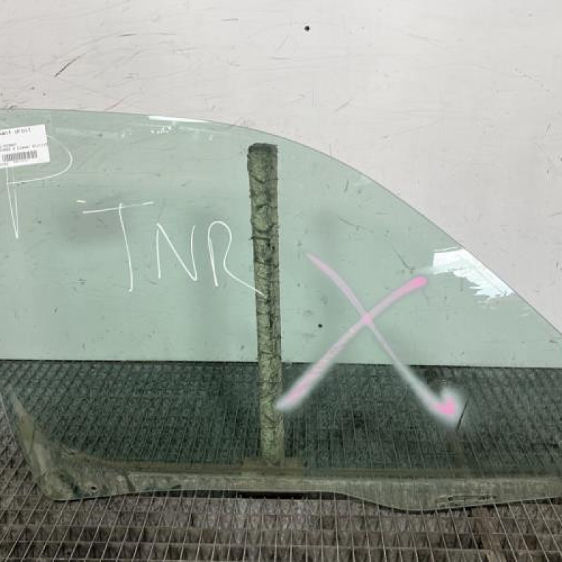 Vitre avant droit PEUGEOT PARTNER 1 Photo n°1