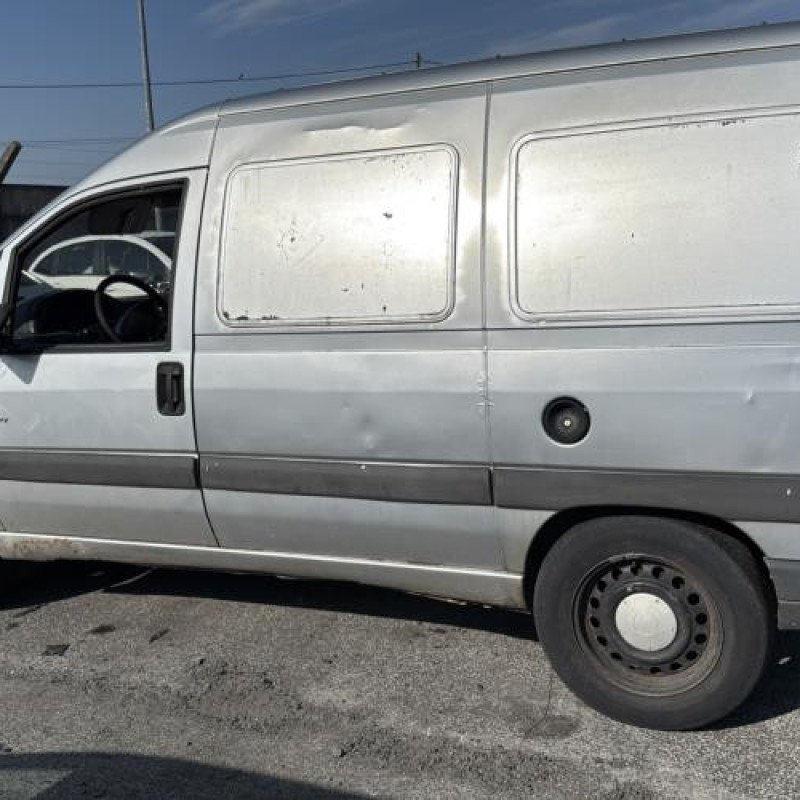 Vitre avant droit CITROEN JUMPY 1 Photo n°11