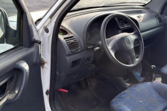 Vitre avant droit PEUGEOT PARTNER 1