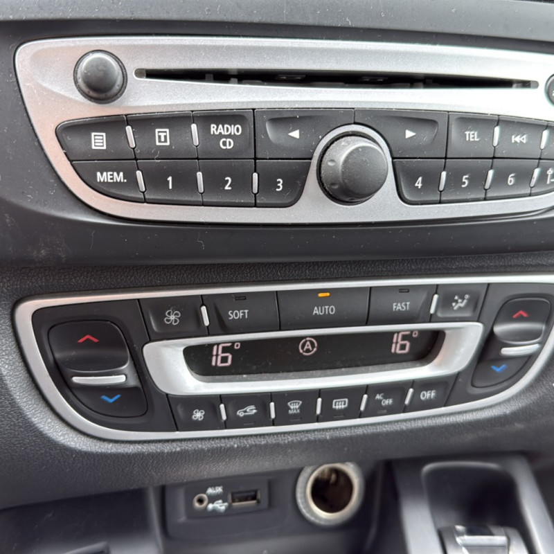 RENAULT GRAND SCENIC 3 PHASE 1 1.6 DCI - 16V TURBO Photo n°19